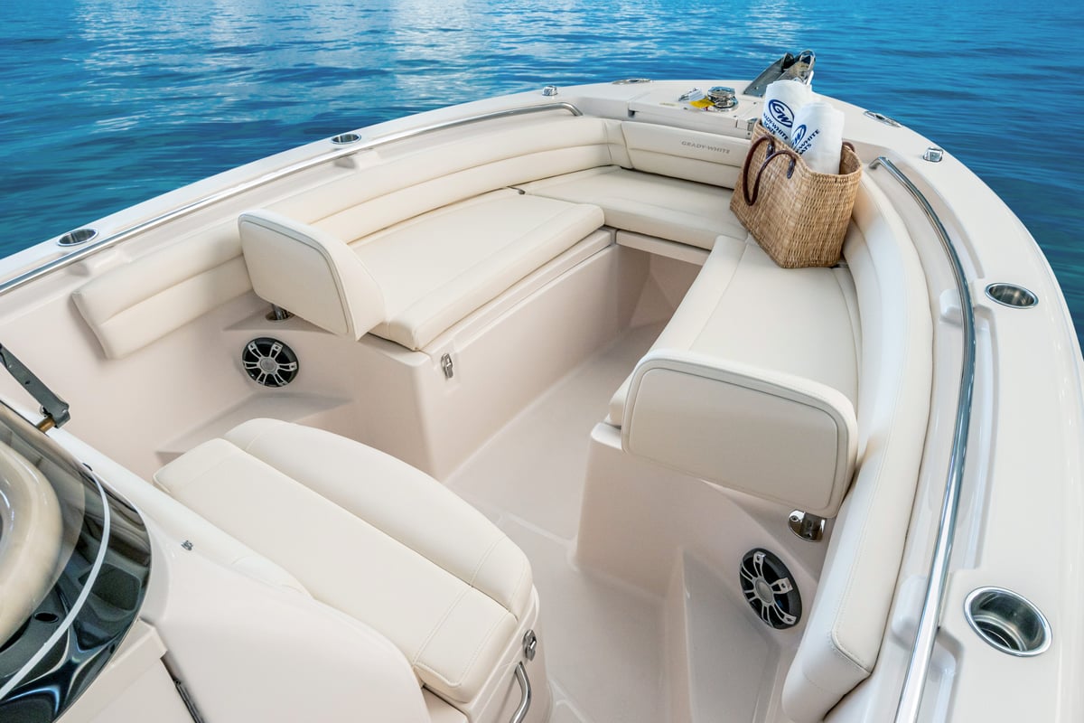 3-5065_fisherman-236-grady-white-23-foot-center-console-bow-overall