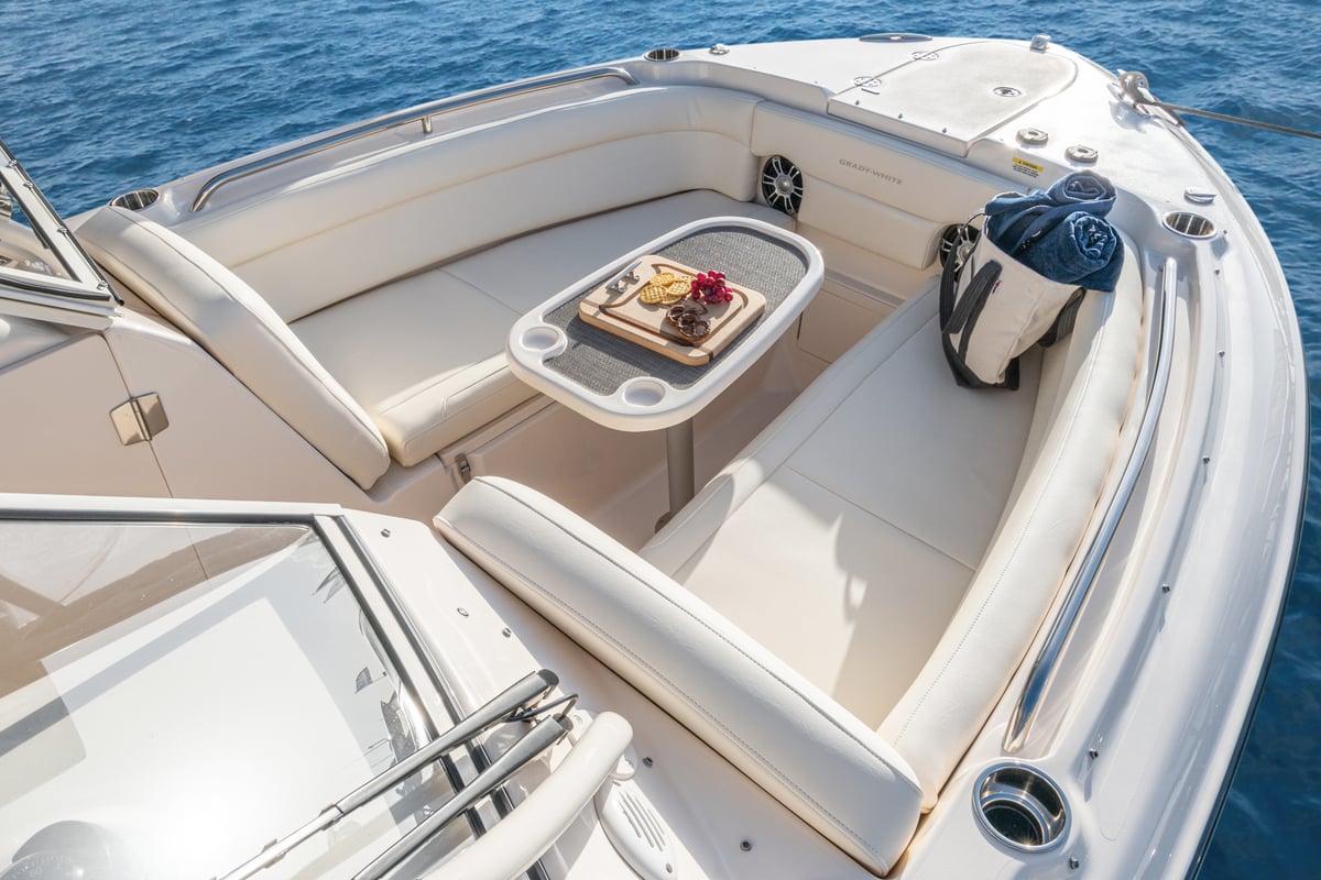 5-5516_freedom-275-grady-white-27-foot-dual-console-bow-overall